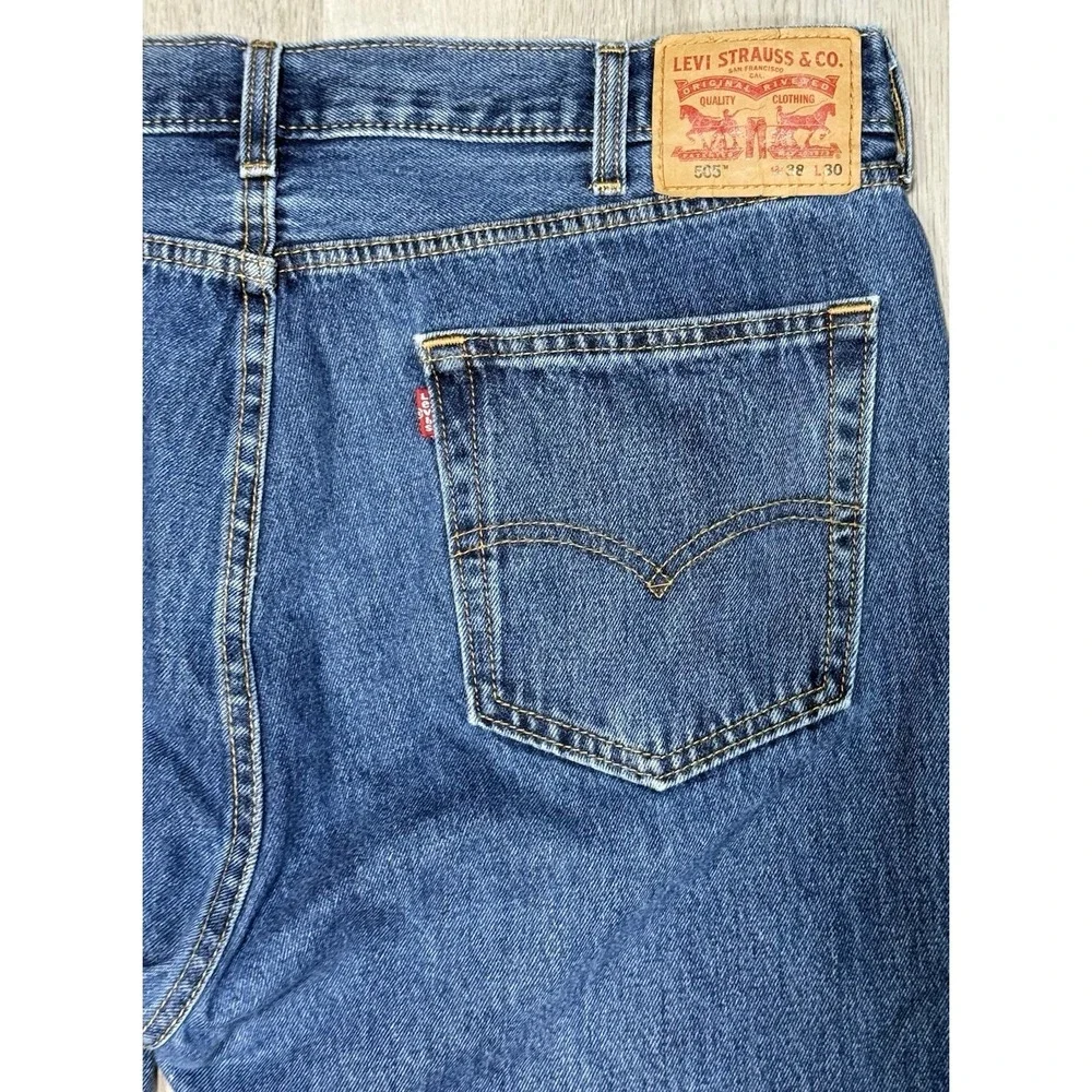 Levis 505 Regular Fit Jeans Mens Size 38x30 Straight Leg Blue Medium Wash Casual